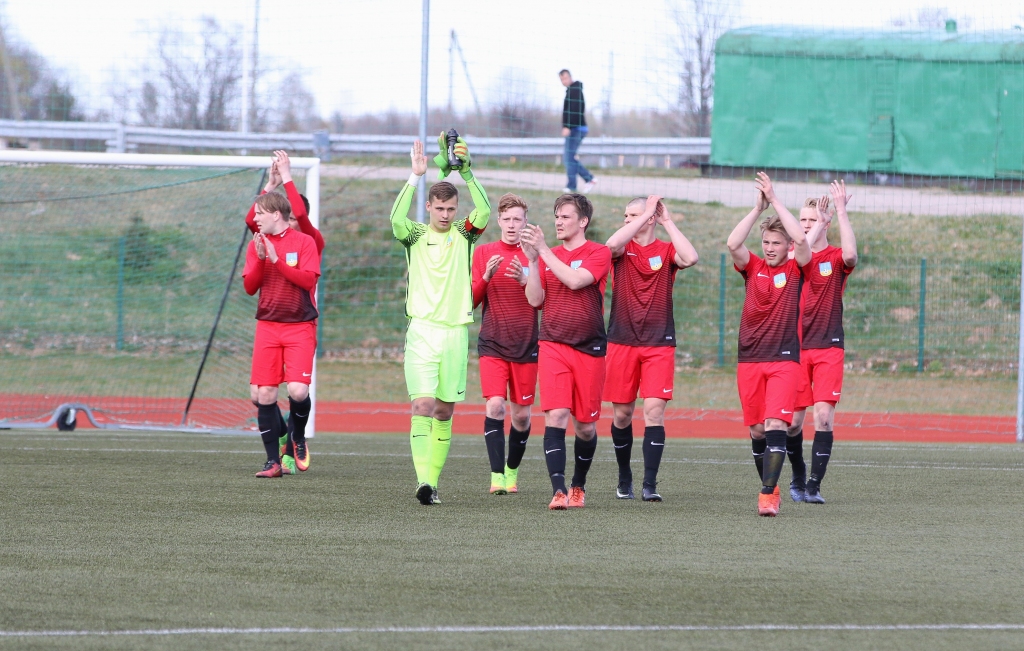 Beidzot FK “Smiltene/BJSS” varēja svinēt savu pirmo uzvaru šajā 1. līgas sezonā, uzvarot pagājušajā gadā no virslīgas izkritušo BFC “Daugavpils” vienību.                                                                                               
Autors:  SANTA SINKA