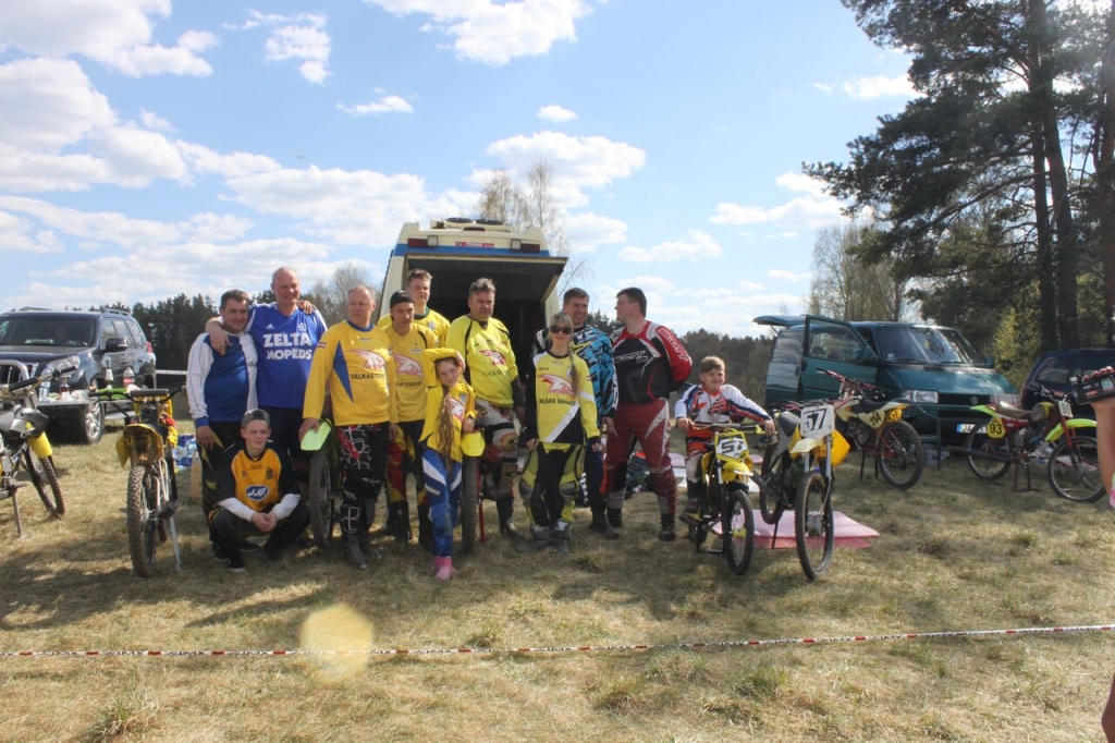 Motokluba “Valkas vanagi” dalībnieki pirmo posmu Apē uzsāka pilnā sastāvā.                               
Autors:   LAURA GREDZENA