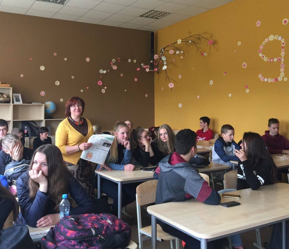 Lai dalītos pieredzē, kā uzskatāmi izdot padomu avīzi “Zaļais padoms valcēniešiem”, trešdien ar Valkas Jāņa Cimzes ģimnāzijas 8. un 11. klašu skolēniem tikās  laikraksta “Ziemeļlatvija” galvenā redaktore Ingūna Johansone. 
                                                                                                                                                                           
Autors: INGŪNA JOHANSONE