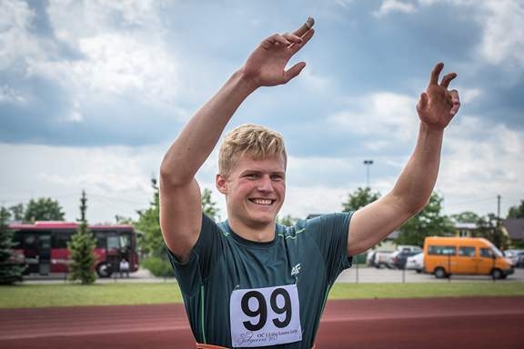 U20 grupā junioriem Smiltenes BJSS sportists Matīss Velps izcīnīja sudraba godalgu šķēpa mešanā, uzrādot rezultātu 69 metri un 21 centimetrs. 
Autors: Zigismunds Zālamanis