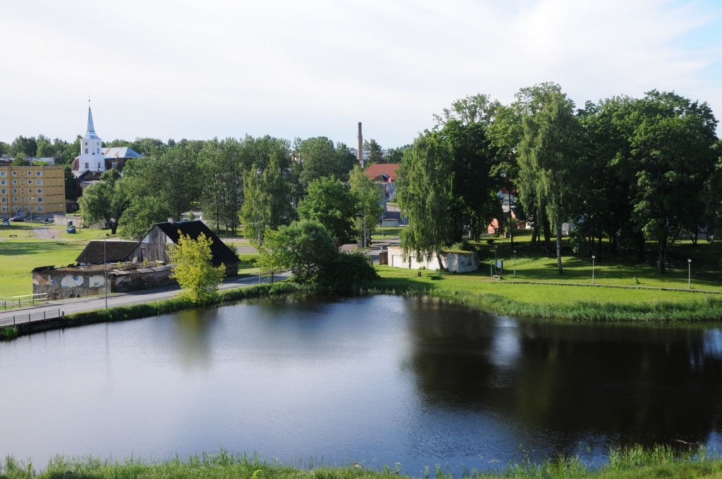 Uzkāpjot Putras kalnā, skatam paveras plaša un pievilcīga ainava. Tas ir iemesls, kāpēc valcēnieši un pilsētas viesi vēlas uzkāpt kalnā un ar saviem fotoaparātiem iemūžināt skatu, kas paveras uz Latvijas – Igaunijas robežas.
                                                                                                                                                                                   
Autors:  INGA KARPOVA