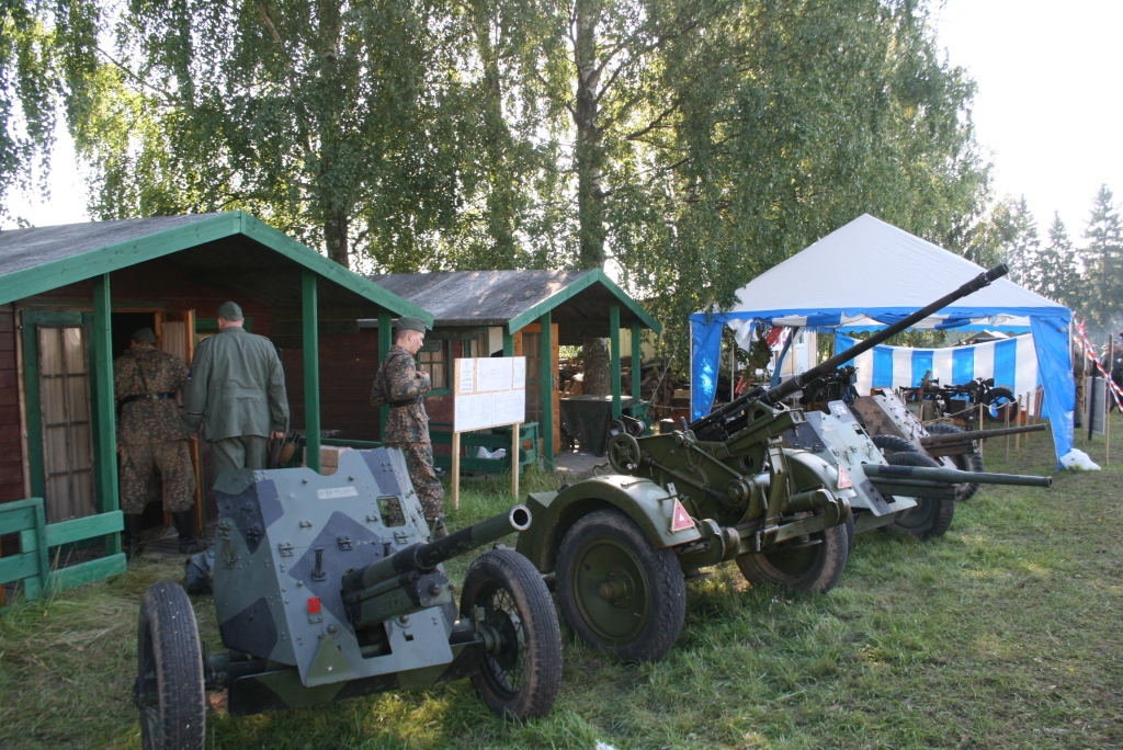 Katru gadu Valgas Militārā festivāla ietvaros kārtīgi var izpētīt kara tehniku. Arī šovasar Valgas militārajā muzejā varēs ne tikai apmeklēt tradicionālo senlietu tirdziņu, bet arī apskatīt vairākas muzeja ekspozīcijas. 

Autors:  INGA KARPOVA