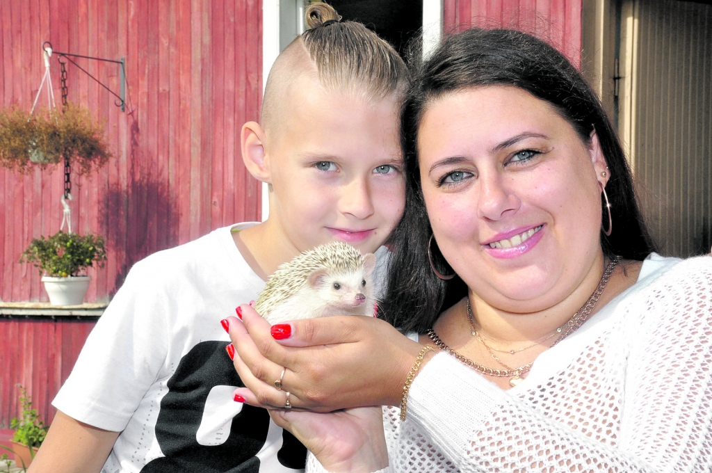 Liepājniece Janita Lasmane ar dēlu Valteru un Āfrikas pundurežu meiteni Sisi. Ģimene ir viena no retajām Latvijā, kurā mīt šis ekskluzīvais mājdzīvnieks.
Autors: DAINIS ĢELZIS