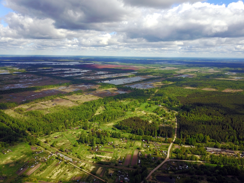 Strenču novadā Ziemeļvidzemes biosfēras rezervāta Ceļotāju dienas rīt aicina pārgājienā iepazīt Sedas purva  (attēlā) noslēpumainākos nostūrus, bet Valkas novadā pārgājiens vedīs uz Bezdibeņa ezeru. 
Autors:  GINTS AKMENTIŅŠ
