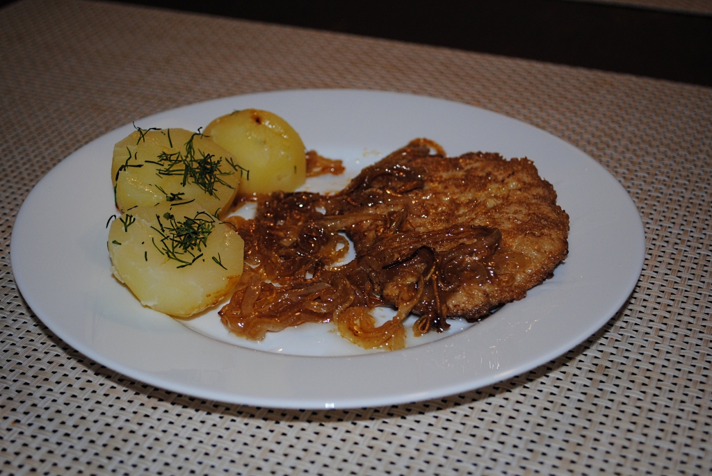 Der ieklausīties arī profesionāļu padomos: Smiltenes bistro “Trīs pipari un kūkas” pavāre Sintija Ļeļeva iesaka gaļas ēdienus bagātināt ar karamelizētiem sīpoliem. Viņa sīpolu ripiņas apcep eļļā un pievieno tikai sinepes un medu.                                                                                                                                                                 
Autors:  SARMĪTE OZOLA
