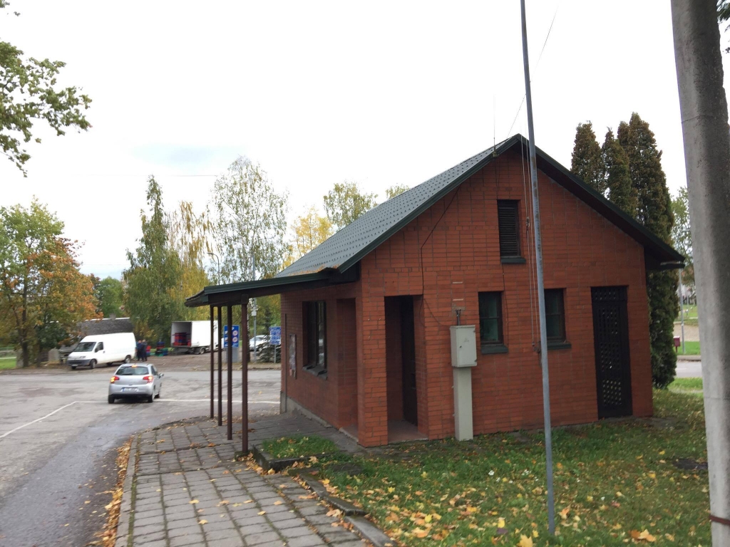 Valkas novada dome nākamgad pavasarī plāno nojaukt bijušo robežpārejas kontroles punkta ēku Rīgas ielā 1. Tam iebilst biedrība “Latvija 1918”, lūdzot to piešķirt lietošanā, lai varētu uz robežas pārdot cukurvati. 

Autors:  INGŪNA JOHANSONE