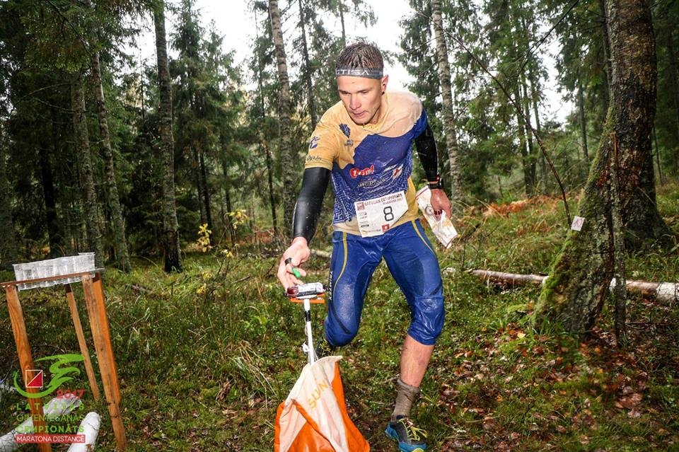 Grundzālietis Artūrs Pauliņš izcīnījis savu ceturto zelta medaļu šās sezonas Latvijas čempionātos orientēšanās sportā - tagad grūtajā pagarinātajā distancē.                                                                                                  
Autors:  JĀNIS LĪGATS