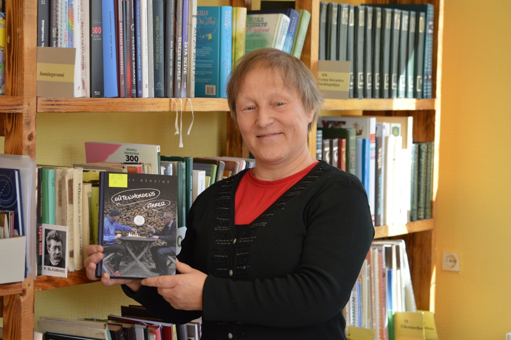 Birzuļu bibliotēkas vadītāja Vija Meistere stāsta, ka šoruden bibliotēkas grāmatu plaukti ir papildināti ar jaunu literatūru dažādām gaumēm.                                                                                                                                   
Autors:  SANTA SINKA