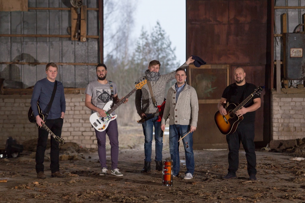 Pēc daudzu gadu bezvēsts prombūtnes mūzikas apritē sevi atkal pieteikusi Smiltenes grupa “the Missing”:  Druvis Vērzemnieks (no kreisās), Kristaps Purmalis, Kristaps Plotnieks, Māris Rudzītis un Jānis Skudriņš. 

Autors:  ANDRIS VĒRZEMNIEKS