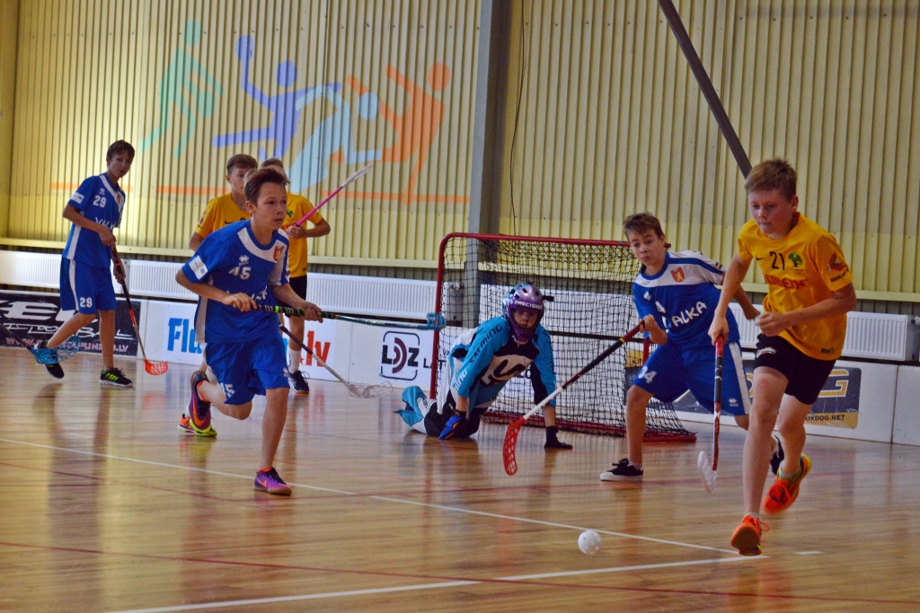 Valkas novada BJSS U-14 florbola komanda spēlē pret “Rubeni” Valkas novada BJSS kausā florbolā.
Autors:   ILVARS RULLIS