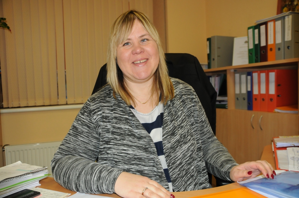 Valsts nodarbinātības aģentūras Valkas filiāles nodarbinātības organizatore Linda Ščerbane atzīst, ka arvien vairāk latviešu izvēlas strādāt pāri robežai igauņu uzņēmumos.                                                                        
Autors:   INGA KARPOVA