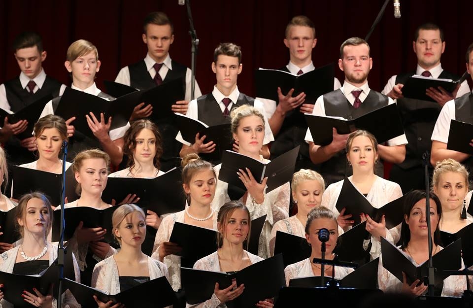 Zvaigznes dienā uz sirsnīgu koncertu aicina Smiltenes vidusskolas kori “Lido” un “Lido studija”.                                                                                      
Autors:  SANTA SINKA