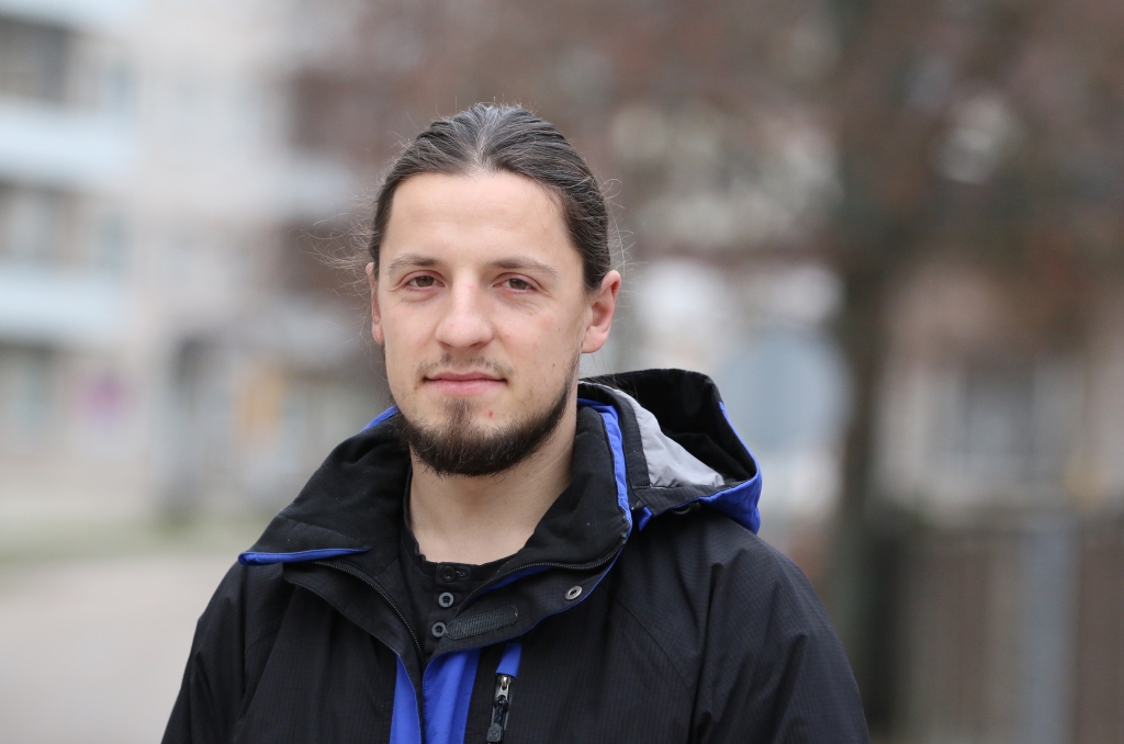 Edgars Matuks vienu brīdi padzīvojot Rīgā, sapratis, ka vēlas saimniekot laukos, tāpēc pārcelās atpakaļ uz vecāku mājām Vijciemā.                                                                                                                                                       
Autors:  SANTA SINKA
