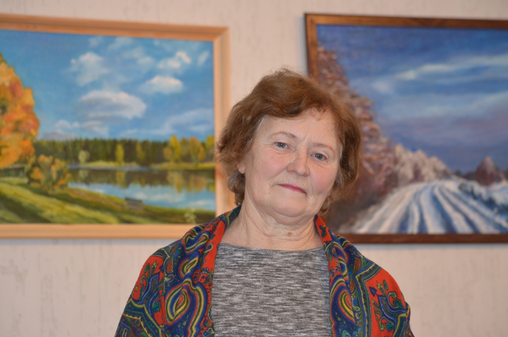  Saņemot bijušo kolēģu uzaicinājumu, smilteniete seniore Laima Klāva piekritusi sarīkot savu gleznu izstādi Smiltenes tehnikuma bibliotēkā.  
Autors: SANDRA PĒTERSONE