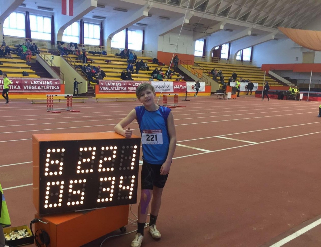 Jorens Miķelsons piedalījās arī augstlēkšanas sacensībās. Šeit smiltenietis spēja izcīnīt piekto vietu. Labākajā mēģinājumā tika pievarēta 1 metra un 45 centimetru augstumā novietotā latiņa.