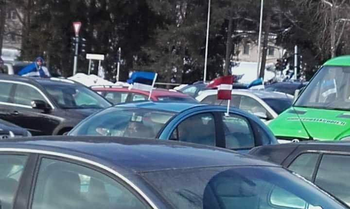 Aizvadītajā sestdienā igauņi, atzīmējot savas valsts simtgadi, piedalījās protesta akcijā pret savas valsts politiku akcīzes nodokļa palielināšanā un demonstratīvi Latvijas pierobežas veikalos iegādājās alkoholiskos dzērienus.
                                                                                                                                                                                
Autors:  Jānis Burmistrs