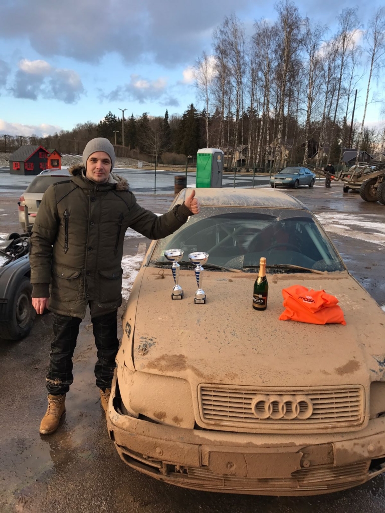 Valcēnietis Māris Zālītis ir kļuvis par labāko autosportistu Latvijā Folkreisa ziemas kausa izcīņā.                                             
Autors: NO SPORTISTA PERSONĪGĀ ARHĪVA