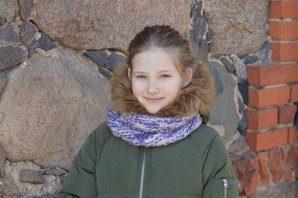Smiltenes mākslas skolas 2. kursa audzēkne Emīlija Anna Kalniņa priecājas par iegūto pirmo vietu Latvijas mākslas skolu audzēkņu grafikas darbu konkursā “Mana grāmatzīme” jaunāko dalībnieku grupā. 

Autors: SANTA SINKA
