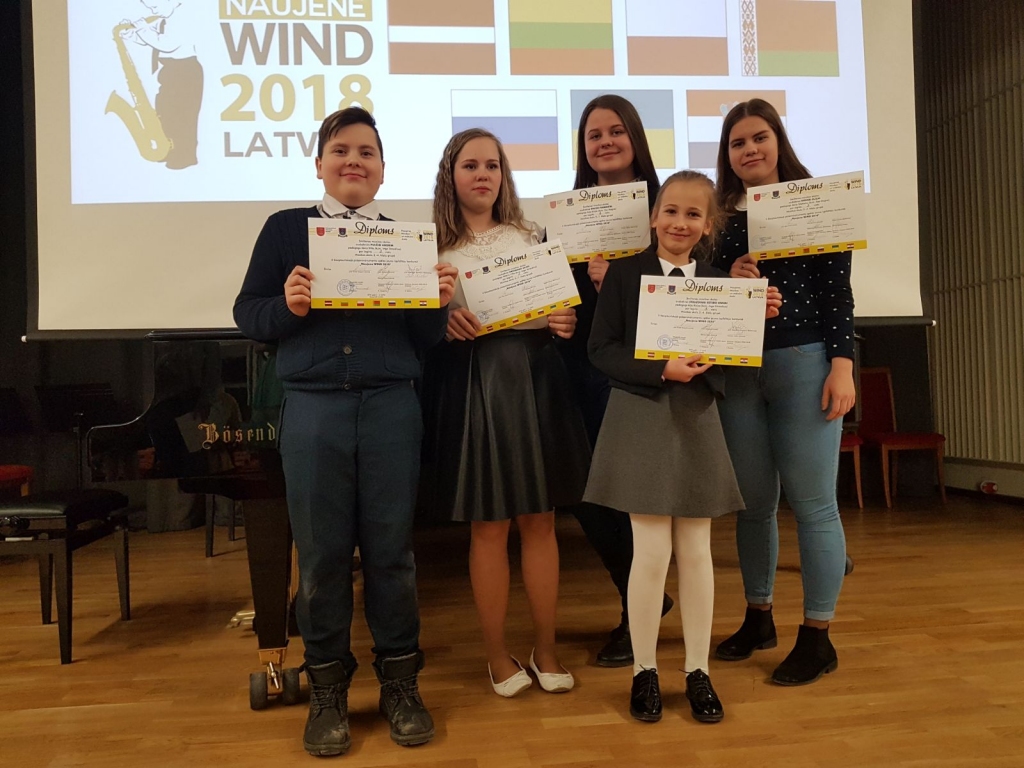 Smiltenes mūzikas skolas audzēkņi  ieguva godalgotās vietas II Starptautiskajā pūšaminstrumentu spēles jauno izpildītāju konkursā “Naujene Wind 2018”.                                                    
Autors: NO SMILTENES MŪZIKAS SKOLAS PEDAGOGU ARHĪVA