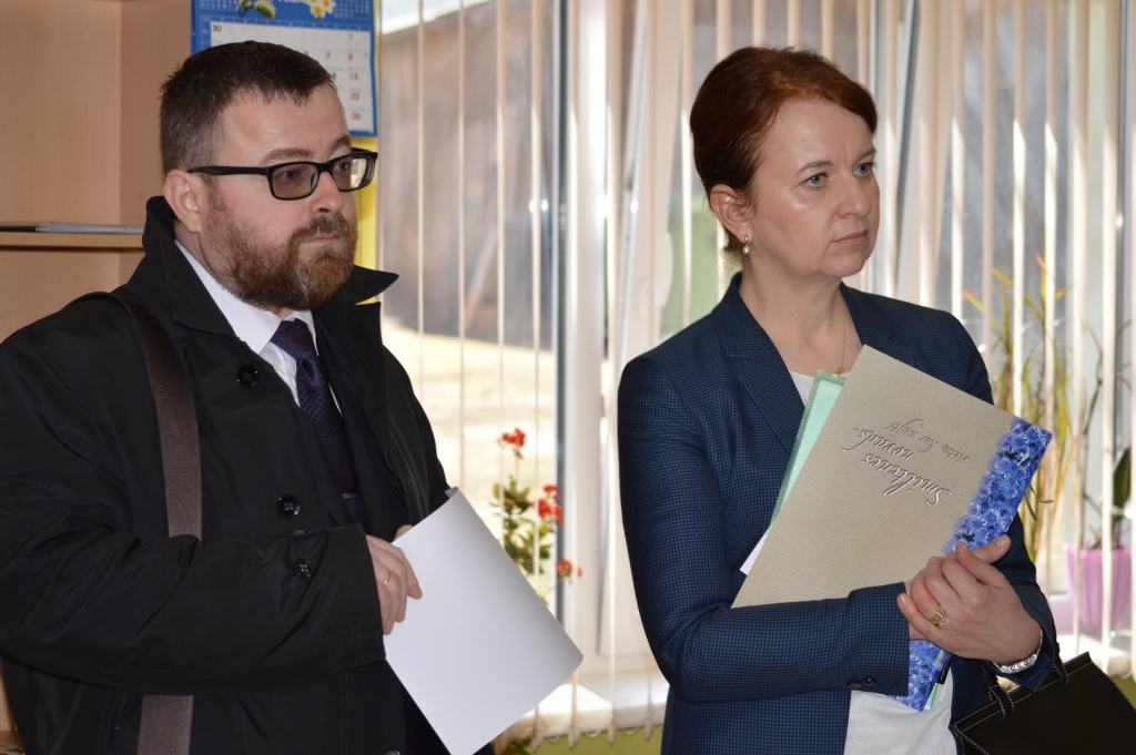 Nodarbinātības valsts aģentūras (NVA) direktore Evita Simsone un Labklājības ministrijas valsts sekretārs Ingus Alliks vakar savu darba dienu saplānoja, lai uzklausītu, kādu iespējamo sadarbību ar NVA saredz gan Smiltenes, gan Valkas novadu pašvaldības.  