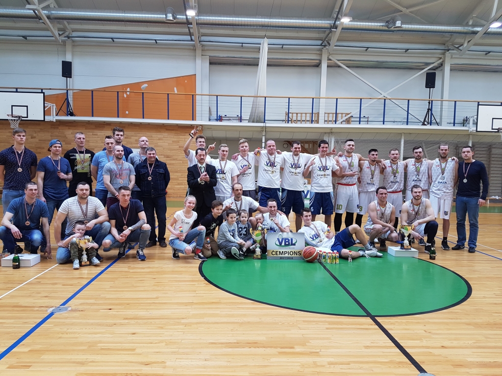 “Vudlandes” Vidzemes basketbola līgas čempionātā uzvarēja komanda “Apse” no Cēsīm.  2. vietu izcīnīja “PATA Strenči” no Strenčiem, 3. – “Vudlande” no Smiltenes. Čempionātu organizēja basketbola klubs “Smiltene”.                                                                                                                                                                                                                                                                                
Autors:  SANTA SINKA