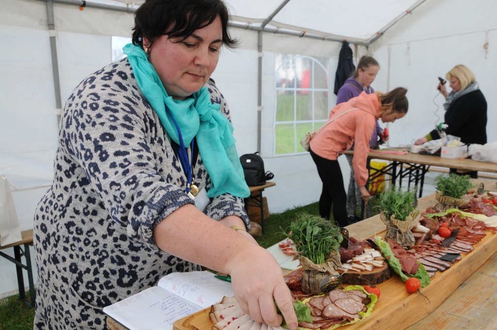 Gaļas pārstrādes uzņēmums “Sidrabiņi” no Salacgrīvas novada pārsteidza ar īpaši noformēto konkursa piedāvājumu ne tikai festivāla rīkotāju Sniedzi Ragži, bet arī žūriju. 