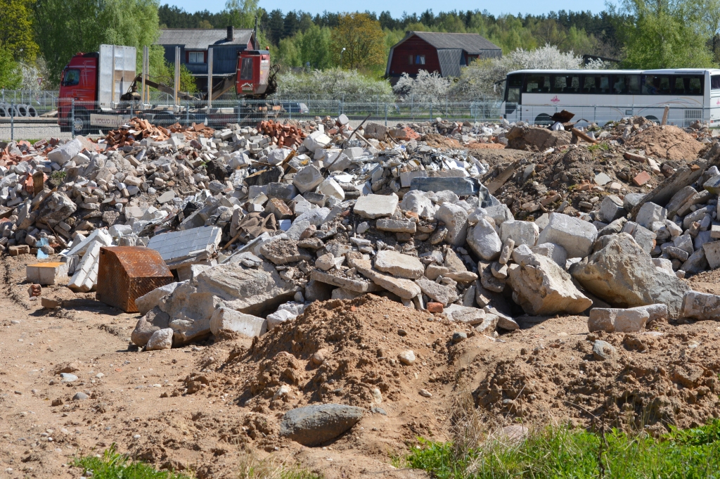 Smiltenieši vaicā “Ziemeļlatvijai”, vai šajā vietā starp Rīgas un Kaikas ielām būs būvgružu izgāztuve. Cilvēkiem nav jāraizējas. Būvatkritumi paredzēti teritorijas sakopšanai.                                                          
Autors:  SANDRA PĒTERSONE