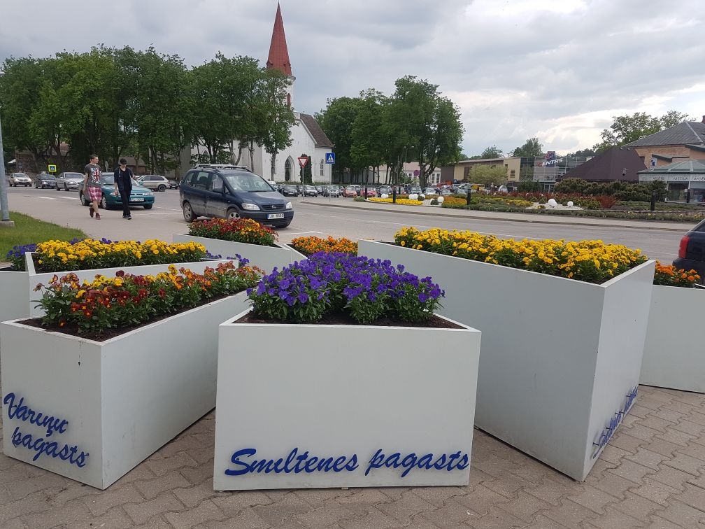 Tuvojoties vasaras sezonai, pilsētvide kļūst krāšņāka. Izņēmums nav arī Smiltene, kurā šogad sagaidāmi vairāki jaunumi.                   
Autors:  SANTA SINKA