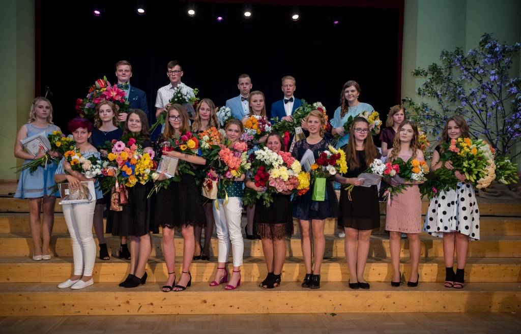 No Smiltenes novada izglītības iestādēm šogad pati pirmā izlaidumu nosvinēja Smiltenes mūzikas skola, kurā ir 19 absolventi.                                                                                                                                                       
Autors:  AGNIS MELDERIS