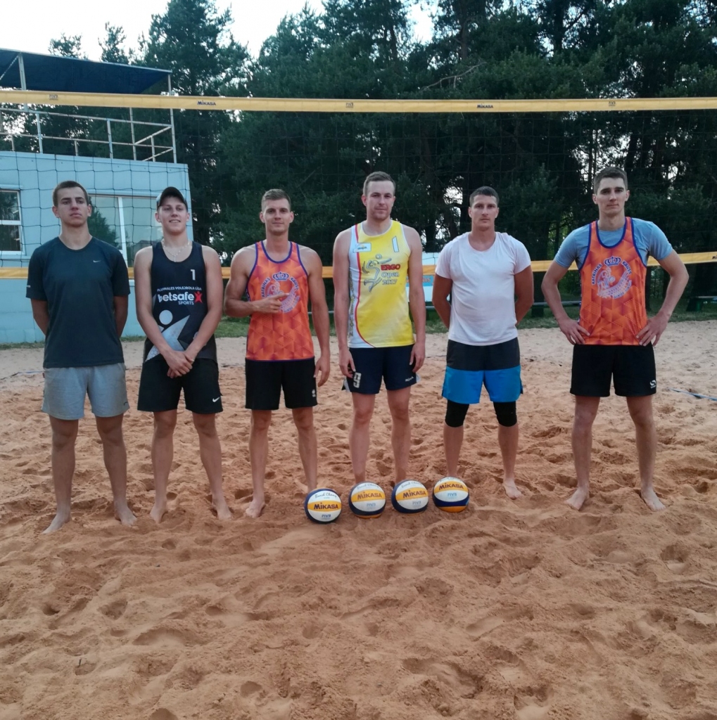 Labākās turnīra “Valka Beach” komandas trīs posmu kopvērtējumā.                                                               
Autors:  EDGARS ZALUŽINSKIS