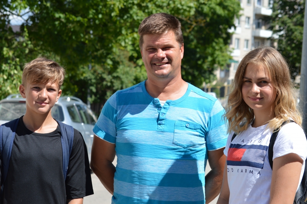 Treneris Ingars Grēns ir gandarīts un lepns par saviem audzēkņiem Jorenu Miķelsonu un Paulu Rudīti, kuri  ir līdzvērtīgi konkurenti piecu Eiropas valstu vislabākajiem vieglatlētiem.  
Autors: SANDRA PĒTERSONE