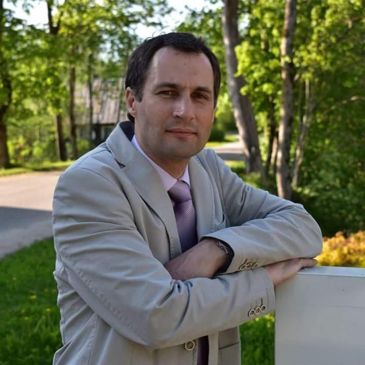 Valkas novada domes priekšsēdētāja vietnieks Viesturs Zariņš, kandidējot uz 13. Saeimas deputāta vietu, ir gatavs palīdzēt savai partijai iegūt pēc iespējas vairāk vēlētāju balsu.                                                                   
Autors:  NO PERSONĪGĀ ARHĪVA