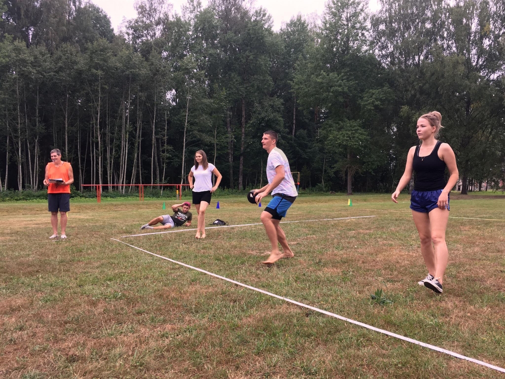Sestdien Kārķu pagasta svētku ietvaros notika arī tradicionālie sporta svētki, kuros piedalījās visu paaudžu cilvēki.                                                                                                                                                                
Autors:  ANCE ANDRĒJEVA-EMPELE
