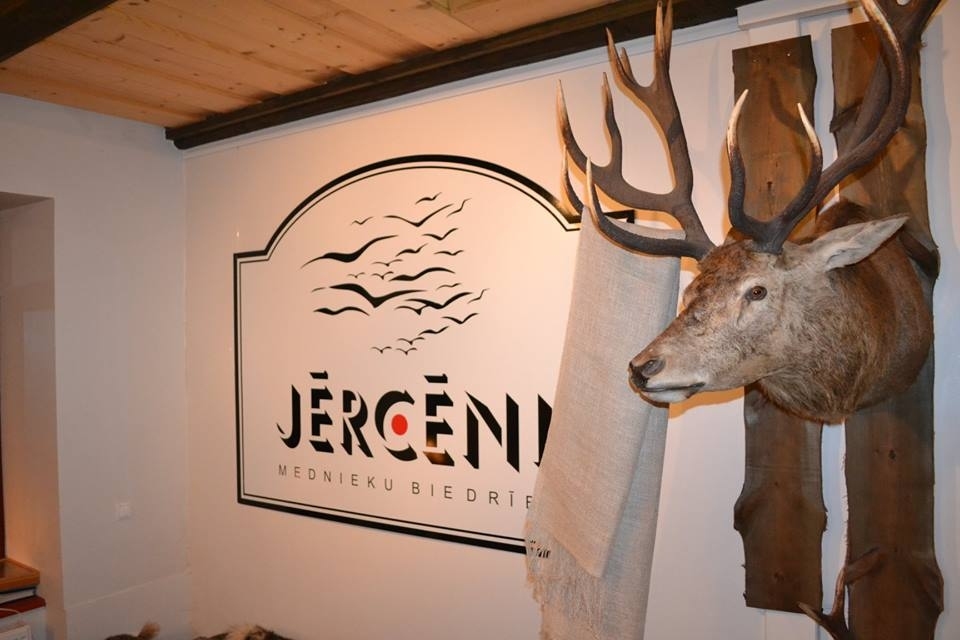 Jērcēnu dienā apskatei būs atvērts arī medību nams, kur izstādē izlikta dzīvnieku izbāžņu un medību trofeju kolekcija. 
Autors: GINTA GAILĪTE