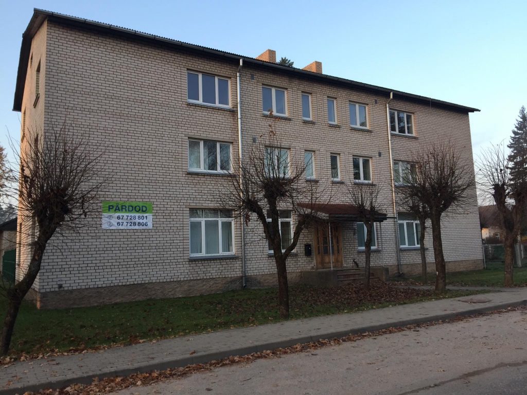 Valkas novada domei būs jādomā, vai savā īpašumā iegūt trīsstāvu māju Tālavas ielā, kuru varētu izveidot par dzīvojamo māju. Zinot, ka pilsētā trūkst dzīvokļu, šis būtu visnotaļ prātīgs risinājums.            
Autors:  INGŪNA JOHANSONE