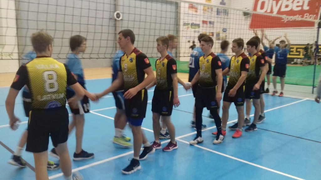 Svētdien Rīgā valcēniešu komandā spēlēja Rihards Vabalis, Eduards Visockis, Rūdolfs Ģērmanis, Matīss Jaunslavietis, Kārlis Vaļģis, Oļegs Ivanovs un Roberts Teters.                                                                             
Autors:  KĀRLIS RAUDIŅŠ