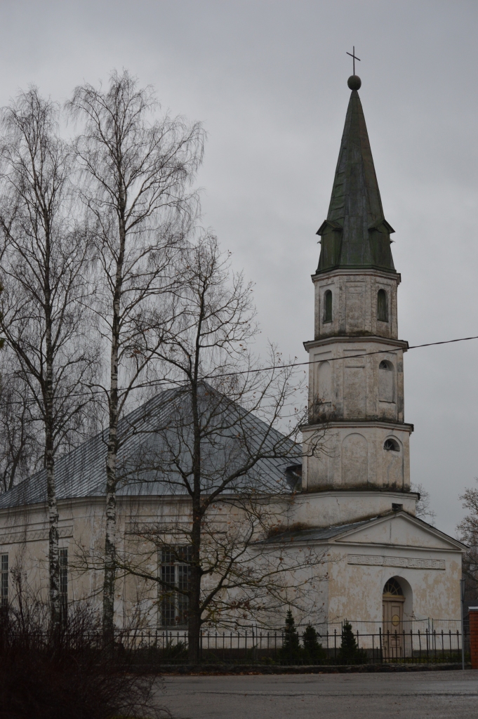 Palsmanes luterāņu dievnams ir viena no īpatnējākajām un skaistākajām klasicisma baznīcām Latvijā, bet ar laikazoba sagrauztiem torņa pamatiem un plaisām. Aktīvākie palsmanieši šobrīd dara visu iespējamo, lai vēsturisko ēku saglabātu nākamajām paaudzēm.       
Autors:  SANDRA PĒTERSONE