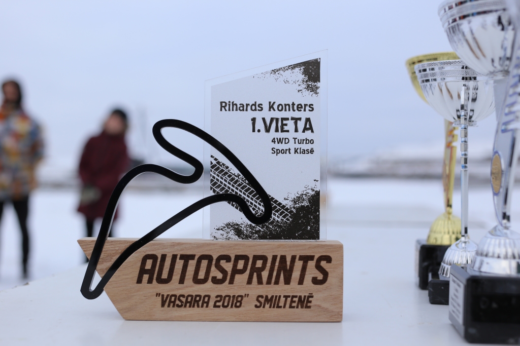 Kopvērtējuma labākie braucēji saņēma balvu, kuras dizainā, pēc Vaira Trallas idejas, iegravēts ne tikai saņēmēja vārds, bet attēlota arī Tepera trases kontūra.