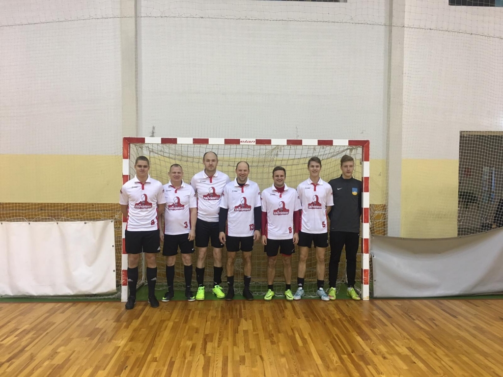 Sacensību 1. posmā uzvarēja Smiltenes komanda “Skorpions”. Komandā spēlē A.Kiršbaums, A.Platpīrs, R .Dūmiņš, D. Gaigals, R. Rullis, E. Sorokins, E.Ābols.
Autors: Arnis Platpīrs