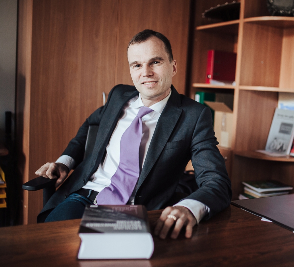 Vidzemes Augstskolas asociētais profesors Gatis Krūmiņš cer, ka, pateicoties medijpratības mācībstundām, Latvijas sabiedrība nobriedīs un spēs kritiskāk izvērtēt daudzas lietas, arī  partiju priekšvēlēšanu solījumus nākamajās Saeimas vēlēšanās.                                                                                                                                  
Autors: ROBERTS ĀBOLTIŅŠ