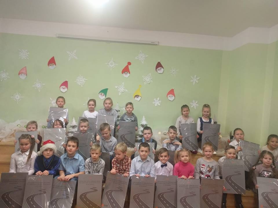 Jauku, oriģinālu  dāvanu jubilāram sarūpējuši Smiltenes vidusskolas pirmklasnieki. 
Autors: SMILTENES VIDUSSKOLA