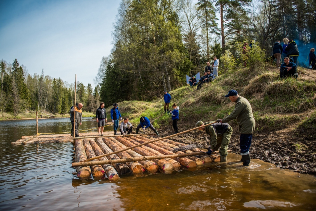 Strencēniešu pūliņi, daudzu gadu garumā popularizējot Gaujas plostnieku prasmes, novērtēti ar iekļaušanu Nacionālajā nemateriālā kultūras mantojuma sarakstā.                                                                              
Autors: ANNIJA RATNIECE