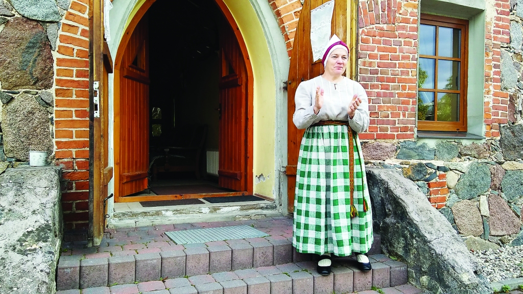 Antra Gotlaufa uzsver, ka ar to, ko tu māki, vajag dalīties, ir jārāda un jāstāsta, kā cep maizi, kā gatavo sviestu. Īpaši skolēniem. „Kad bērns piespiež pie sevis paša veidotu siltu kukulīti, nekas labāks nevar būt!” viņa saka. 