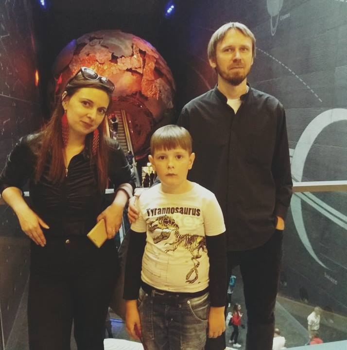 Indrai Brūverei ģimene – dēls Andris Mīkols un vīrs Aidis – ir trīsvienība, kas ir pats svarīgākais dzīvē. Ģimene dara laimīgu, darbs dod gandarījumu.                                                                                                                          
Autors:  NO PERSONĪGĀ ARHĪVA