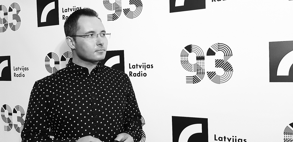 Žurnālists Edgars Kupčs: “Jā, es nevaru nelikumīgo iepirkumu atgriezt vai atcelt, bet es varu izstāstīt, lai par to uzzina visa sabiedrība. Pat ja pie Saeimas nepiketē pūļi, tas nenozīmē, ka sabiedrība nedomā.”      
Autors: PUBLICITĀTES FOTO