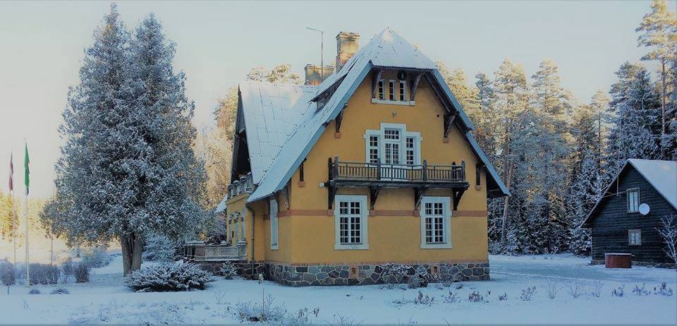 SIA „Bergervilla” īstenotais projekts “Viesu nama “Bergervilla” izveide vēsturiskajā Medību pils ēkā Vijciemā”, ko izvirzīja biedrība “Lauku partnerība ZIEMEĻGAUJA”.

Vēsturiskajā Vijciema Medību pils ēkā ir veikta pārbūve un ierīkots neliels viesu nams (5 numuriņi ar 18 gultasvietām)… Vairāk par projektu - http://llf.partneribas.lv/archives/5569 