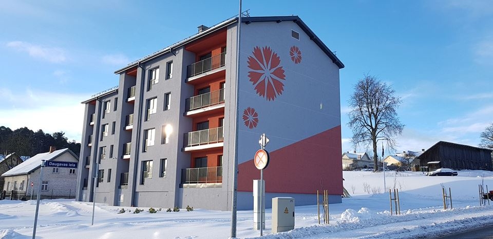 Uz skates“Gada labākā būve Latvijā 2018” otro kārtu izvirzīta arī daudzdzīvokļu dzīvojamā ēka Smiltenē, Daugavas ielā 7A.                                                                                                                    
Autors:  GADABUVE.LV