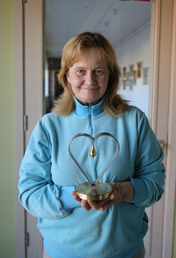 Smilteniete Gunita Greizāne ir viena no pieciem cilvēkiem Latvijā, kurai Valsts asinsdonoru centrs sadarbībā  ar  biedrību “Latvijas Sarkanais Krusts” pasniedza “Goda donora” apbalvojumu. To piešķir tikai tiem, kuri asinis ziedojuši vismaz septiņdesmit reižu.                                                                                                                        
Autors:  SANTA SINKA
