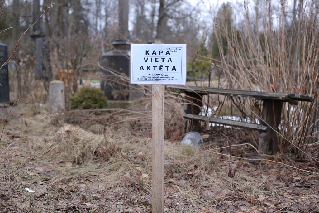 Smiltenes novadā papildu kapsētu digitalizācijai pērn Smiltenes pilsētas un Meža kapos tika uzsākta nesakopto kapavietu apzināšana jeb aktēšana.  Pie ilgstoši nekoptu kapu kopiņām pašvaldība uzstādīja brīdinājuma zīmes.                                                                                               
Autors:  SANTA SINKA