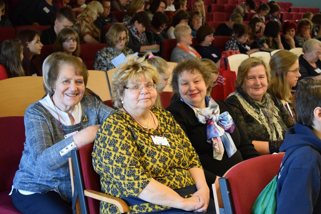 Konferencē piedalījās arī  mazpulku vadītājas Daiga Ērmane no Variņiem, Ilze Pētersone no Kārķiem, Anita Lotiņa, kura vada Vijciema un Bilskas mazpulkus, un avīzes “Mazpulks” redaktore Silvija Dorša.            
Autors:  SILVIJA DORŠA